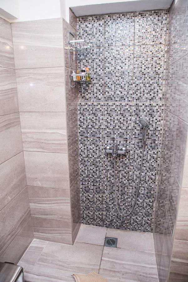 Stylish, Comfortable, Basement Loft-Like Apartment With Amenities Athènes Extérieur photo